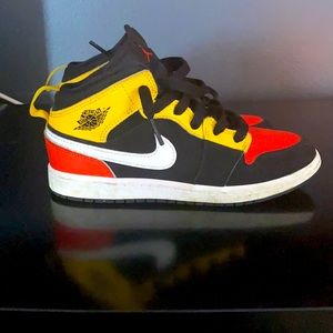 Jordan Nike Mids Kids Size 2 Youth